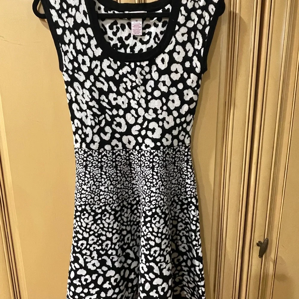 Knee length dress, like new - Picture 4 of 4